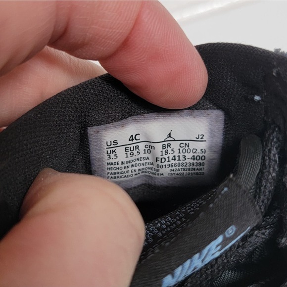 Nike Air Jordan 1 Retro High OG UNC Toe (TD) Sneakers - Picture 10 of 11